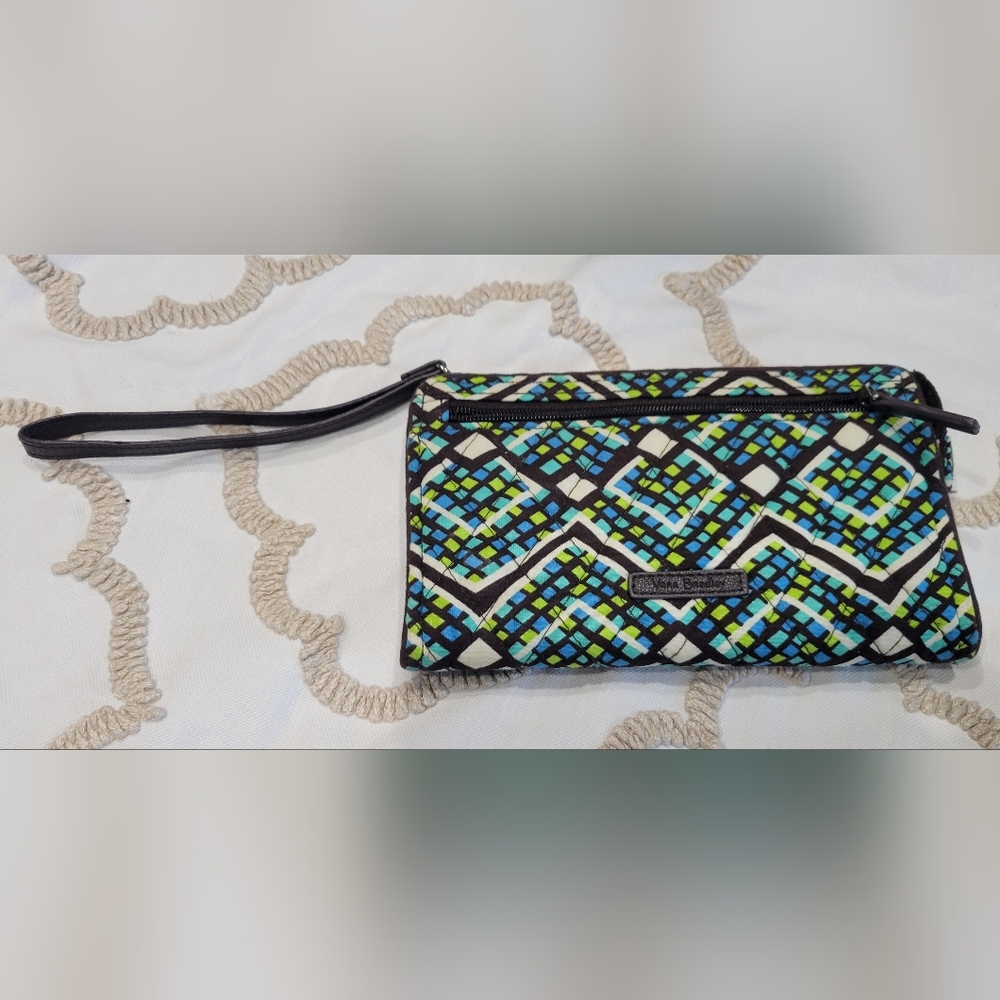 *Like New* Vera Bradley Rain Forest Patterned RFID Front zip Wristlet